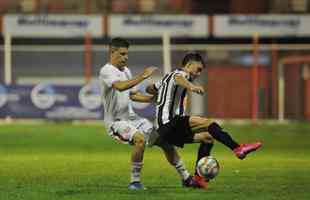 Villa Nova e Atltico se enfrentaram no Alapo do Bonfim, em Nova Lima, pelo Campeonato Mineiro