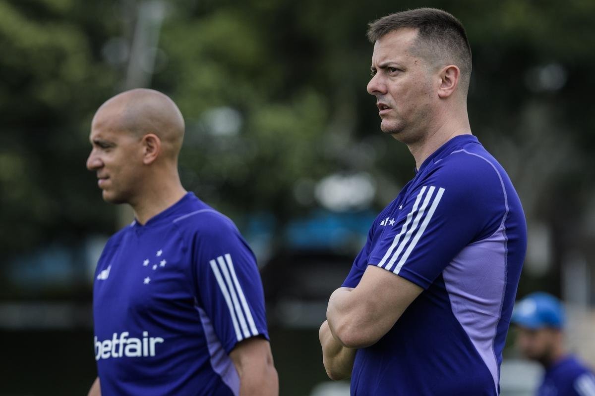 Fotos do primeiro treino do tcnico portugus Pepa no Cruzeiro