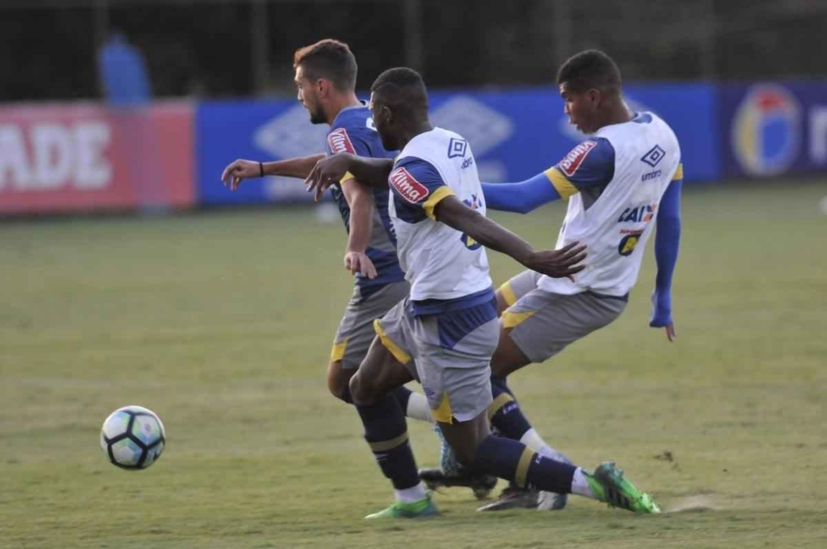 Mano Menezes testou novidades no Cruzeiro para enfrentar o So Paulo na estreia do Brasileiro