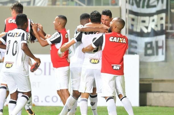 Depois de lances polmicos, Atltico confirmou vitria com gols de Rger Guedes e Ricardo Oliveira