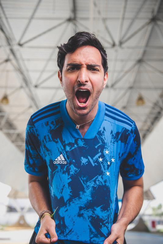 Fotos da nova camisa 3 do Cruzeiro, produzida pela Adidas