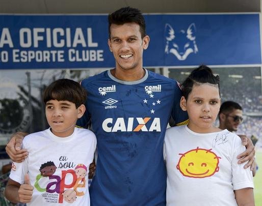 A Casa de Acolhida Padre Eustquio (CAPE) e a Associao Unificada de Recuperao e Apoio (AURA) levou crianas e adolescentes que esto em tratamento contra o cncer  Toca da Raposa II
