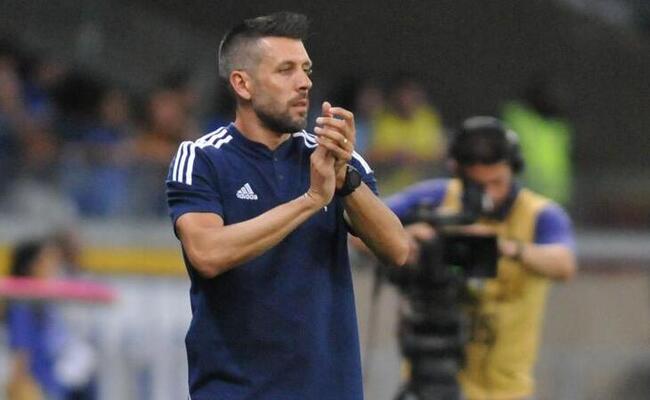 Paulo Pezzolano durante a derrota do Cruzeiro para o Guarani