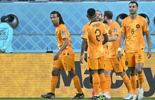 Lances do jogo entre Holanda e Estados Unidos pelas oitavas de final da Copa do Mundo.