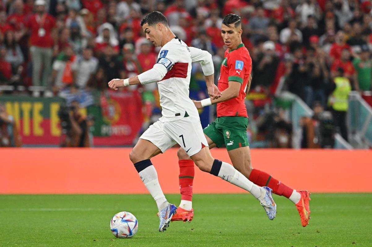 As reaes de Cristiano Ronaldo no banco e durante o jogo contra Marrocos pelas quartas de final da Copa do Mundo