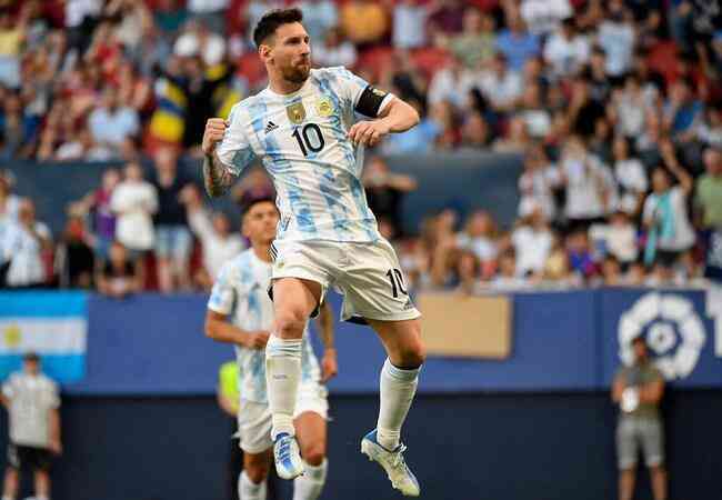 Lionel Messi marcou todos os gols do 5 a 0 da Argentina sobre a Estônia