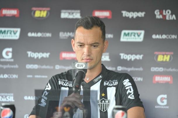 Zagueiro Rver, de 34 anos, assinou contrato com o Atltico at o fim da temporada 2021