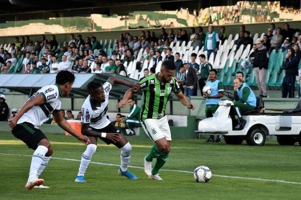 Fotos do duelo entre Coritiba e América, no Couto Pereira, em Curitiba, pela 25ª rodada da Série B do Campeonato Brasileiro