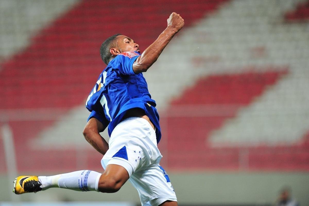 Aps por 2 a 2 no tempo normal, Cruzeiro derrotou Atltico por 4 a 2 nas penalidades e se sagrou campeo de torneio indito. Em 2018, clube celeste disputar a Copa Libertadores da categoria