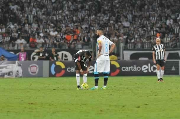 Pedro Rocha amplia vantagem do Grmio para 2 a 0 no Mineiro, no segundo tempo