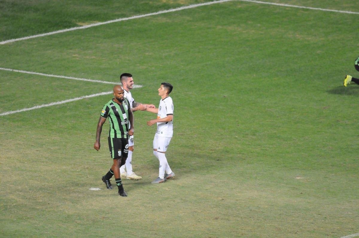 No fim do jogo, Savarino marcou o terceiro gol do Galo no clssico