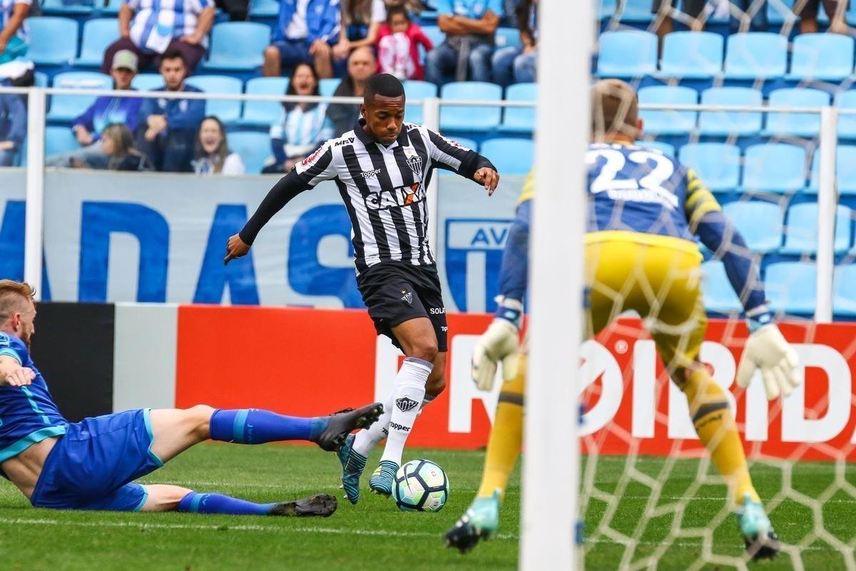 Imagens do empate entre Ava e Atltico, na Ressacada