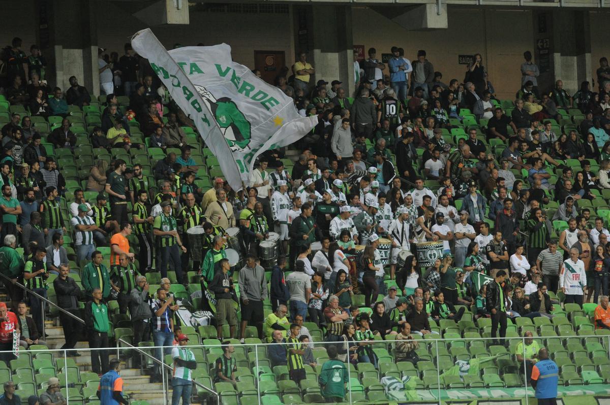 Torcedores do Amrica na partida contra o Internacional, no Independncia, pela 15 rodada do Brasileiro
