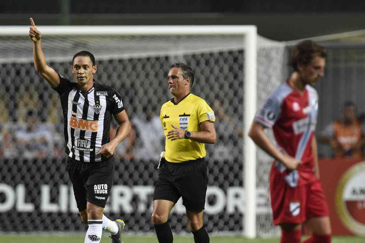 8º - Ricardo Oliveira - cinco gols
