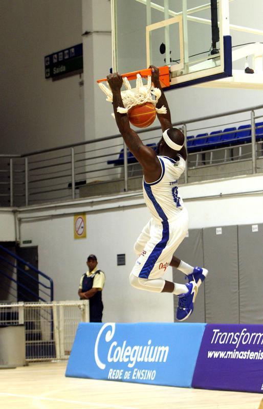 Mesmo sem contar Leandrinho, cestinha do NBB, o Minas venceu o Braslia em Belo Horizonte