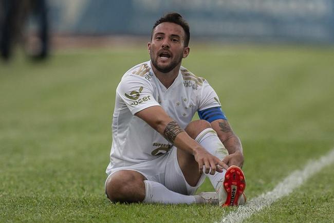 Giovanni Piccolomo chegou ao Cruzeiro em 2020 e permaneceu no clube at o incio de 2022. Em seus ltimos sete jogos pela Raposa, vestiu a camisa 10. Ele foi o primeiro jogador a usar o nmero aps depois da venda da SAF para Ronaldo. Ao todo, disputou 48 jogos e marcou sete gols pelo time celeste.