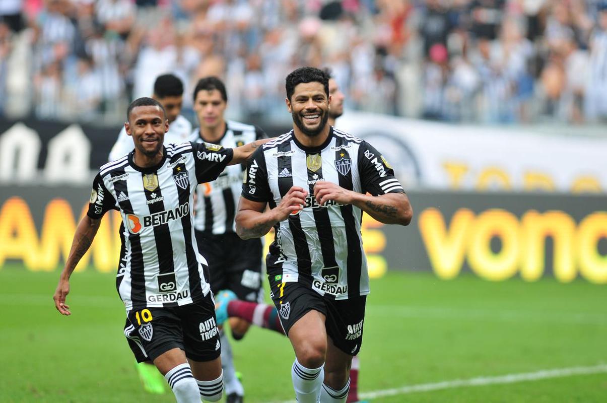 Fotos do segundo gol de Hulk, do Atltico, sobre o Fluminense em jogo no Mineiro pela 30 rodada do Brasileiro. Ele marcou em cobrana de pnalti