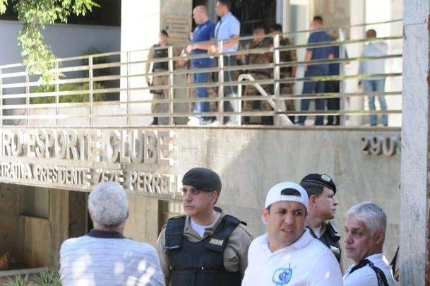 Fotos do protesto da torcida organizada Máfia Azul em frente à sede administrativa do Cruzeiro