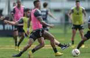 Atacante argentino Pavon voltou a trabalhar com o grupo de jogadores dos Galo