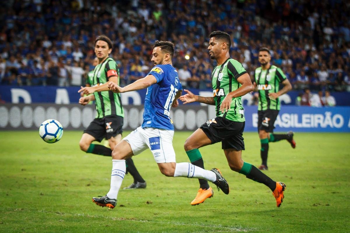 Depois de sair em desvantagem, Cruzeiro reagiu e conseguiu o empate com Arrascaeta