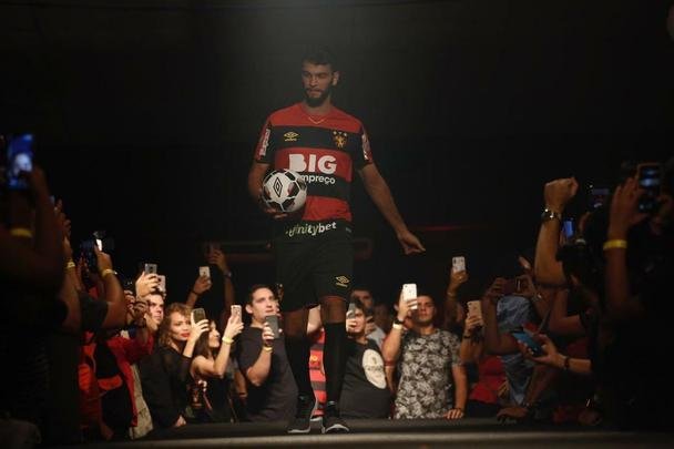 Festa de lançamento dos novos uniformes contou com a presença de jogadores e show de Paralamas de Sucesso