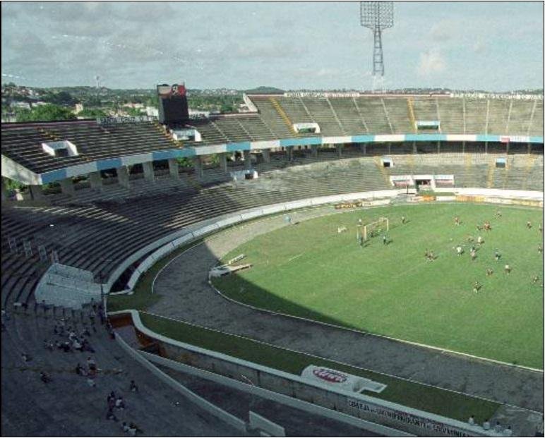 No ano 2000, o estádio ganhou uma nova pintura, novas cores, e também um novo placar eletrônico, desta vez situado atrás da barra da Rua das Moças.