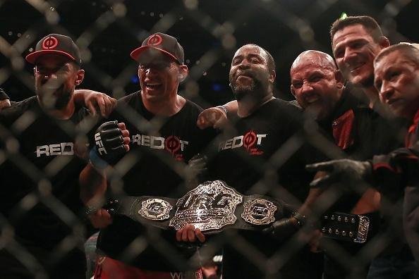 Fotos da vitória arrasadora de Fabrício Werdum sobre Cain Velasquez