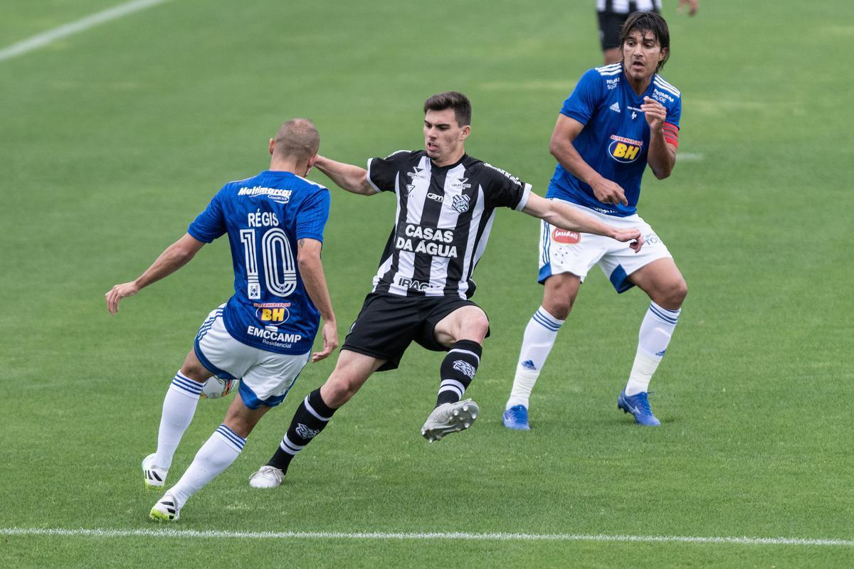 O Cruzeiro venceu o Figueirense por 1 a 0, em 16 de agosto, no estádio Orlando Scarpelli, em Florianópolis, pela terceira rodada da Série B.