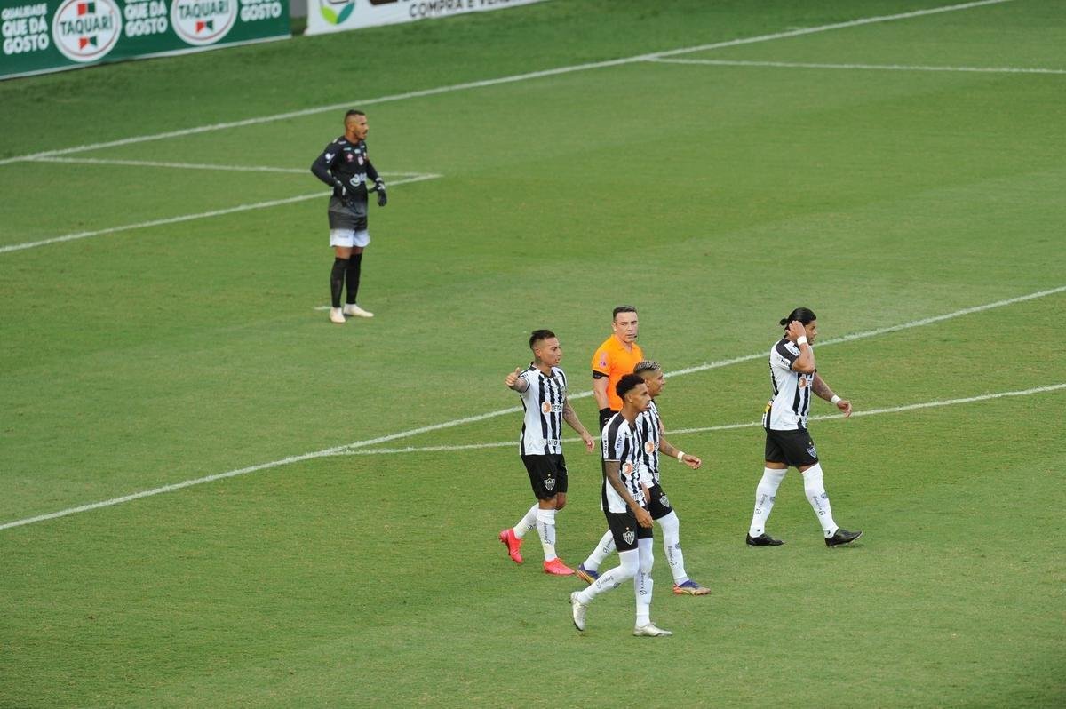 Fotos da vitria do Atltico sobre o Patrocinense, por 3 a 1, no Independncia, em Belo Horizonte, pela quarta rodada do Campeonato Mineiro. Mando foi do clube do interior, que no pde realizar a partida em Patrocnio devido ao elevado nmero de casos de COVID-19 na cidade.