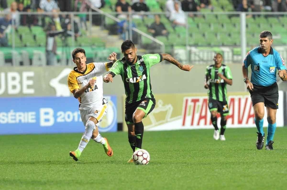 Imagens da partida entre Amrica e Cricima, no Independncia, pela Srie B do Brasileiro