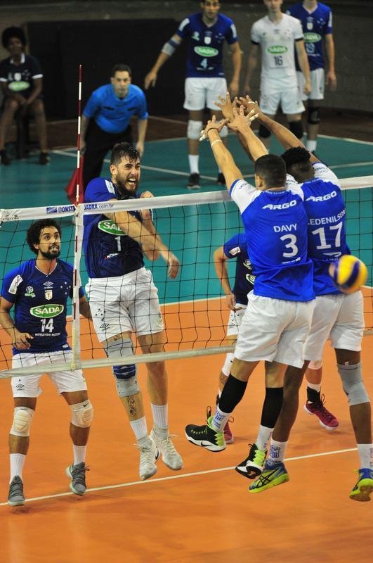 Final no Ginsio do Riacho foi marcada por muito equilbrio, mas prevaleceu maior qualidade do Cruzeiro