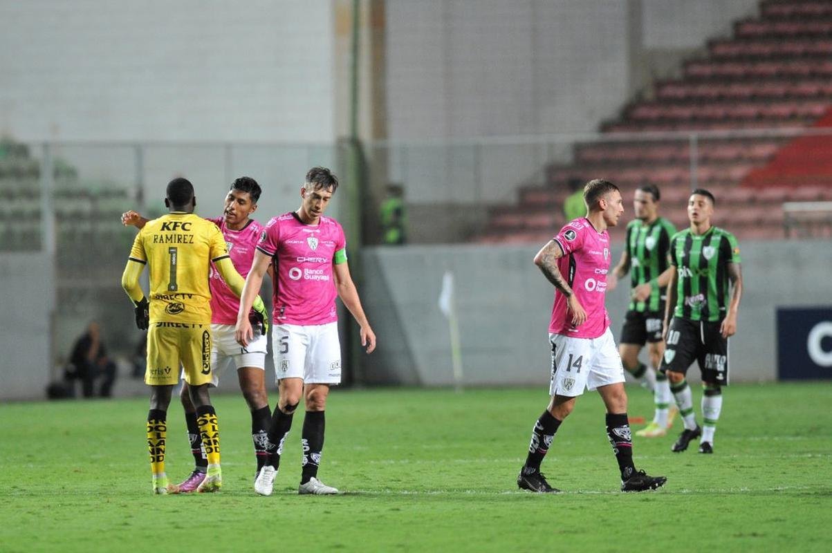 Fotos da derrota do Amrica para o Independiente del Valle, por 2 a 0, no Independncia, pelo Grupo D da Copa Libertadores