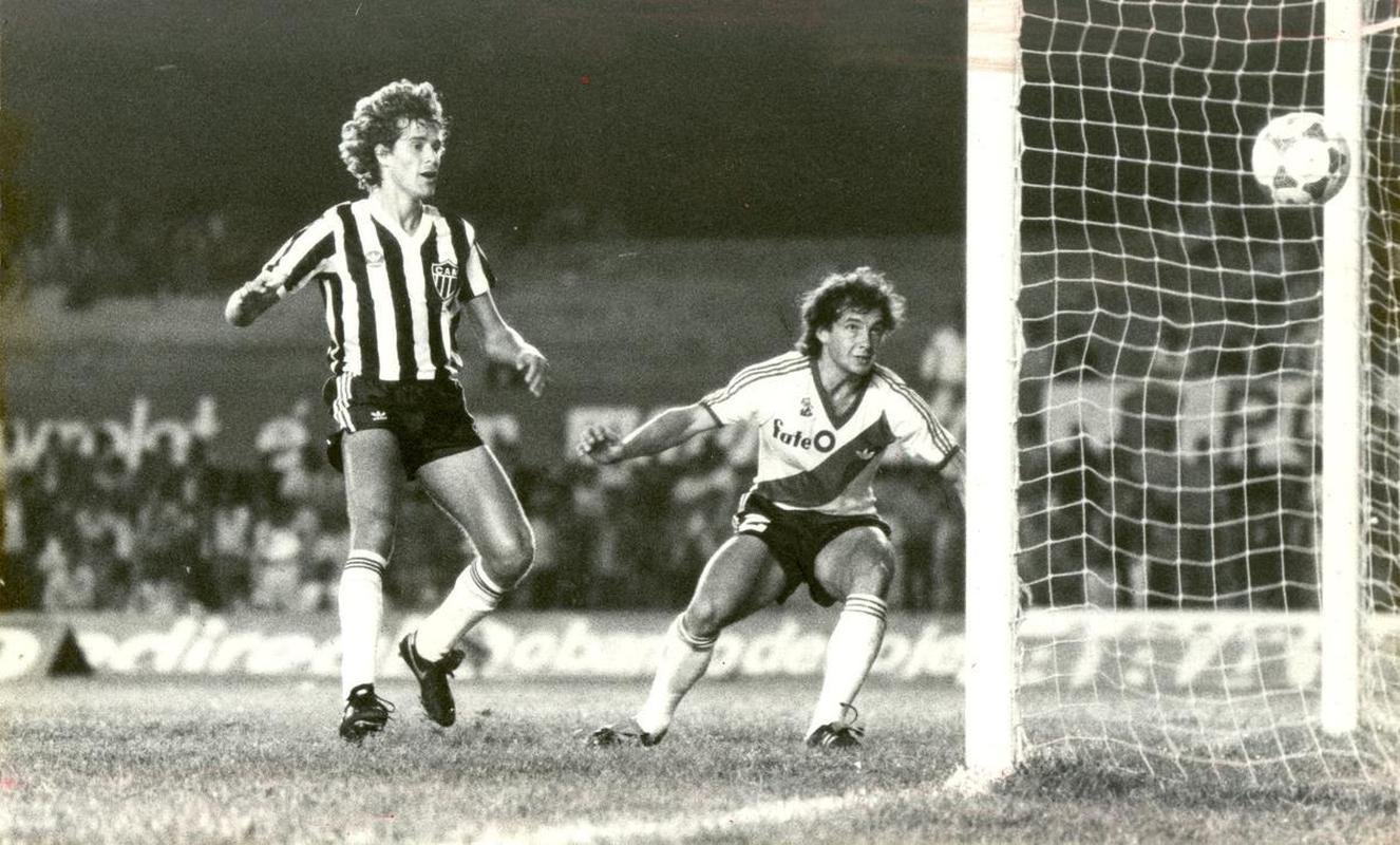 O ltimo confronto entre Atltico e River Plate aconteceu no Torneio de 20 anos do Mineiro. O Galo foi eliminado pelos argentinos nos pnaltis, aps empate por 1 a 1 no tempo normal. 