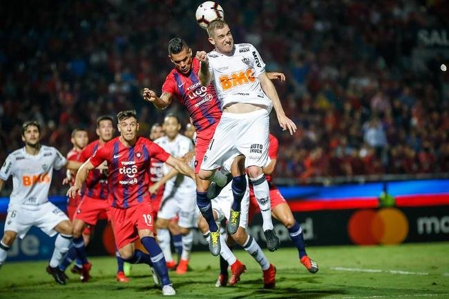 Adilson - O volante se aposentou precocemente em 2019 por causa de problemas cardacos. Ele acionou o Galo na Justia pedindo R$ 11,6 milhes. Em abril deste ano, o clube foi condenado a pagar R$ 4,1 milhes. A deciso cabe recurso.