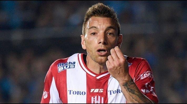 Jonathan Bottinelli - Defensor experiente, de 35 anos. Iniciou a carreira no San Lorenzo em 2002. Seis anos depois, foi negociado com a Sampdoria, que pagou 3,9 milhes de dlares. Em 2008, foi convocado pela Seleo Argentina para a partida contra o Brasil pelas Eliminatrias da Copa do Mundo de 2010. O jogo foi disputado no Mineiro, em Belo Horizonte, e ficou no 0 a 0. Ele ficou no banco e no entrou em campo. Foi convocado em outras oportunidades. J passou por clubes tradicionais, como River Plate, Universidad Catlica e Len-MEX.