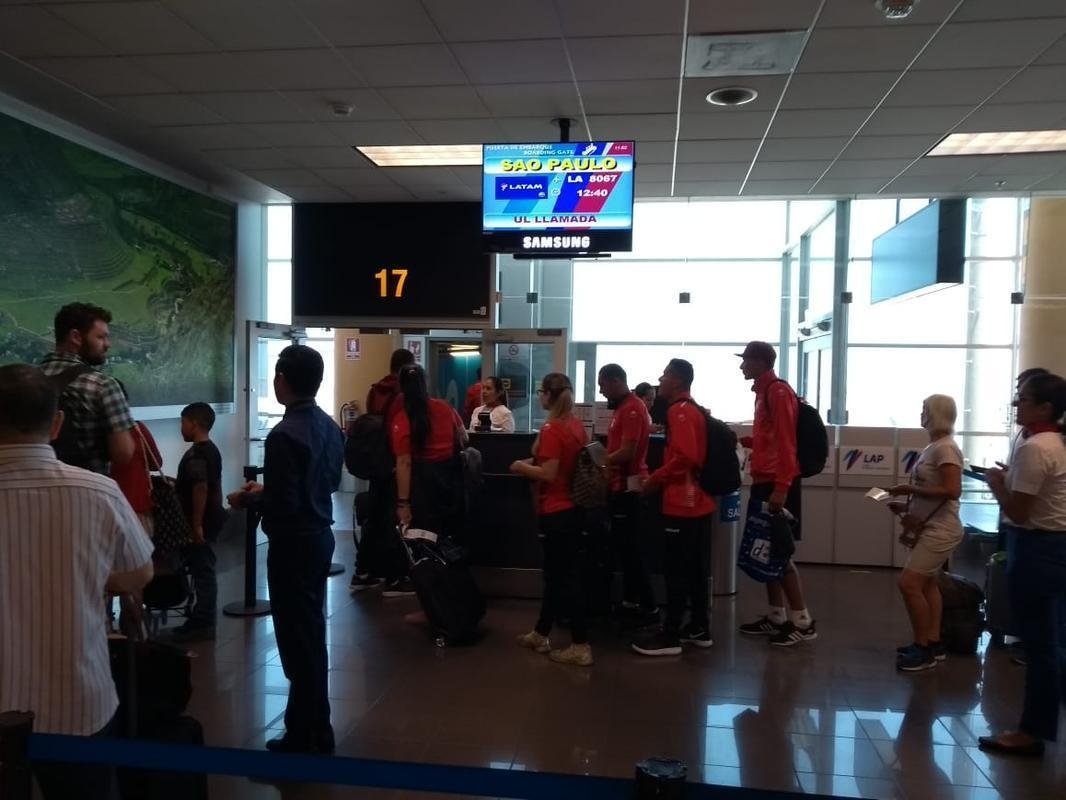 Fotos da delegao do Deportivo Lara na viagem at Belo Horizonte