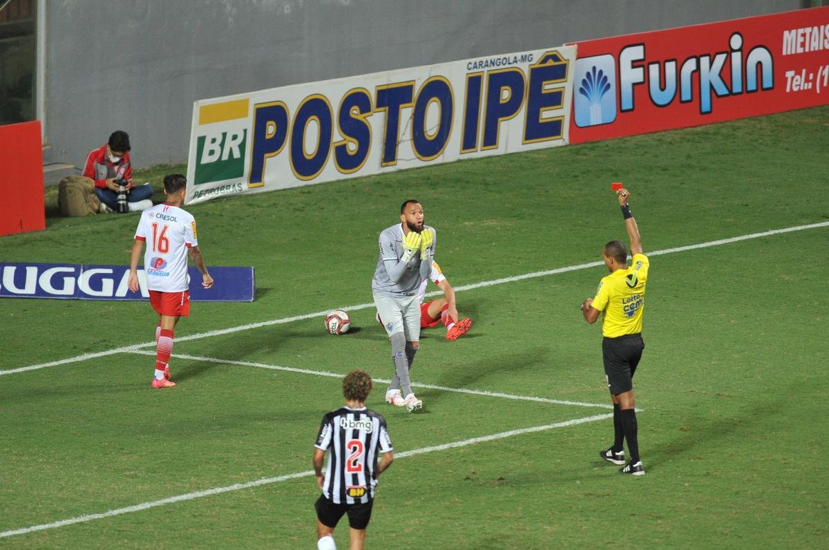 Fotos do jogo de ida da semifinal do Mineiro entre Tombense e Atltico, no Independncia, em Belo Horizonte.