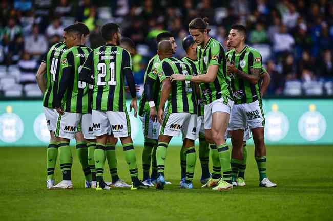 Em jogo equilibradíssimo o Coritiba virou e venceu o Unidos CIC