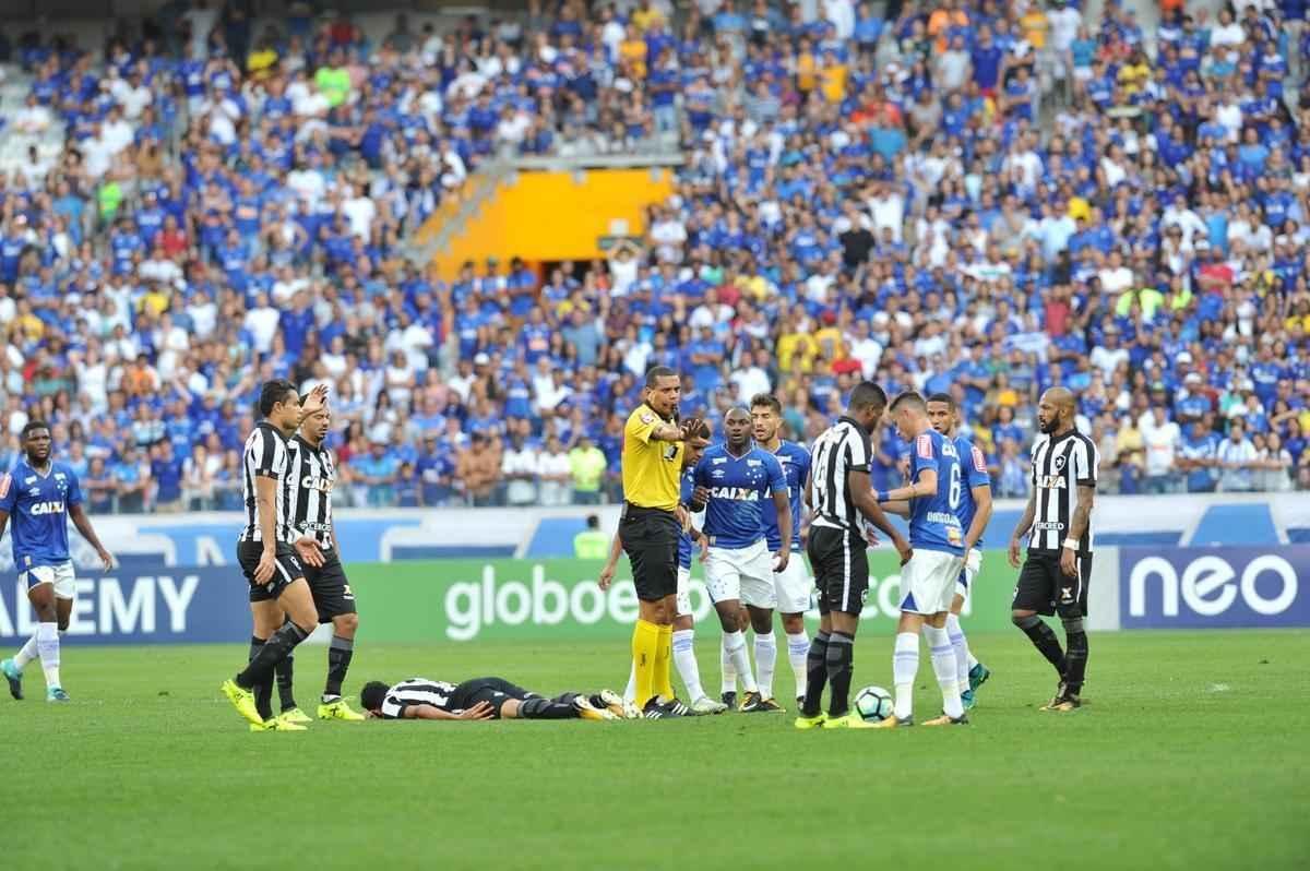 Imagens do jogo entre Cruzeiro e Botafogo, pela 19 rodada do Brasileiro, no Mineiro