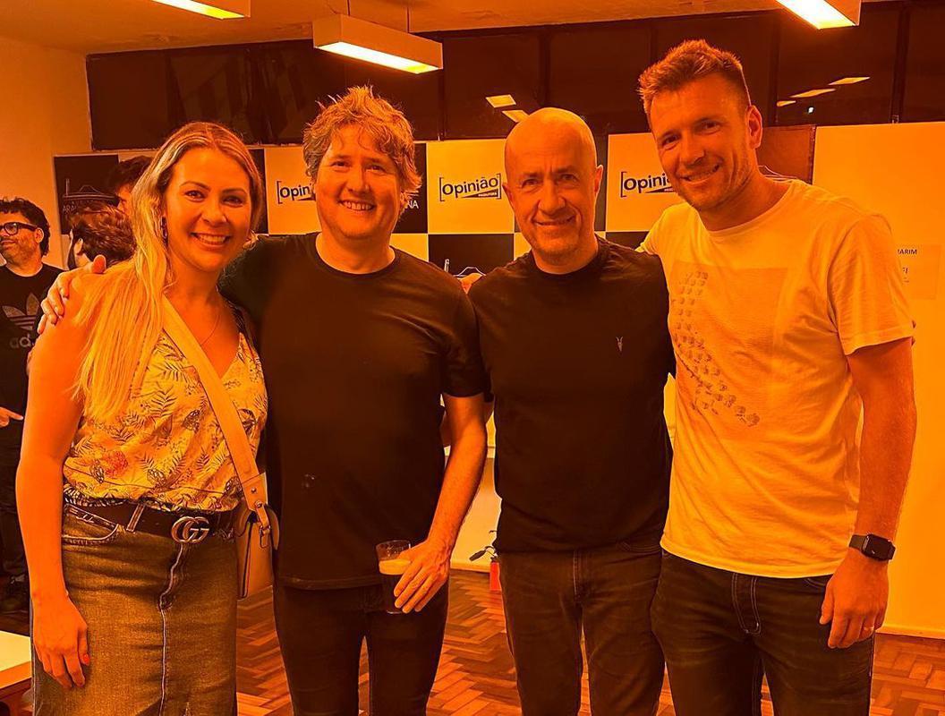 Eduardo Brock esteve em show do Skank com a família