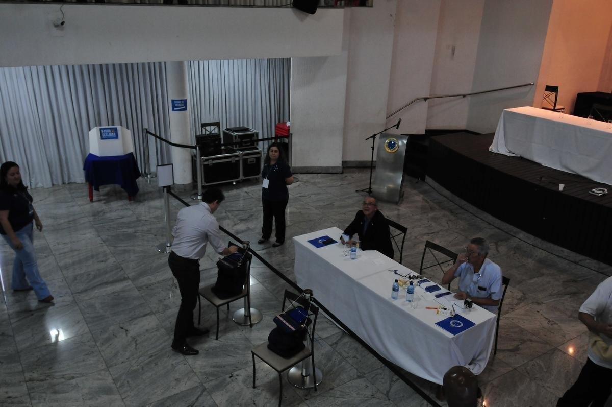 Fotos da eleio presidencial no Cruzeiro. Parque esportivo do Barro Preto, em BH, esteve lotado durante tarde e noite desta segunda-feira