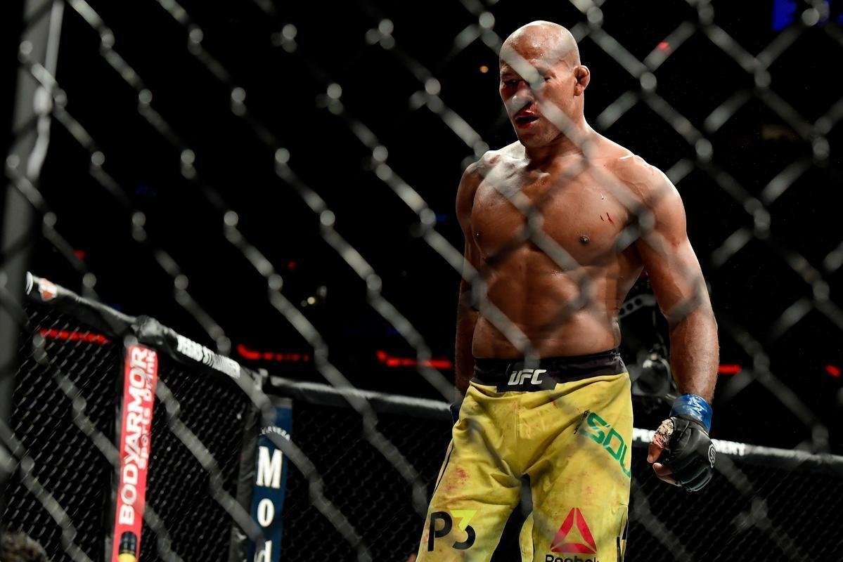 Ronaldo Jacar venceu Chris Weidman por nocaute tcnico no terceiro round