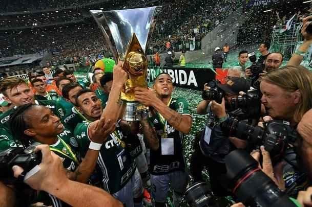 Palmeiras vence Chapecoense no Allianz Parque e conquista nono ttulo brasileiro. Dudu ergueu a taa