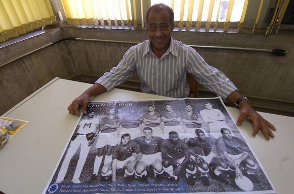 Um dos maiores craques da histria celeste. Dirceu Lopes  considerado injustiado apenas quando o assunto  oportunidade na Seleo Brasileira. Porm, com o uniforme azul, ele foi um dos smbolos da conquista de 1966. Hoje, Dirceu  secretrio de esportes na cidade de Rio Acima, e reside em Pedro Leopoldo. 