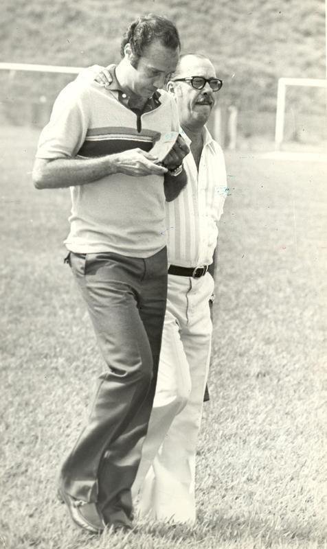 Procpio dirigiu o Atltico em 328 partidas, num total de seis passagens. Os perodos foram 1979/1981, 1984/1985, 1992, 1995/1996, 2003 e 2004/2005. Sob o comando dele, o Galo foi campeo da Copa Conmebol de 1992. Ele levantou a taa nos Mineiros de 1978, 1979 e 1980. Na foto de 18/03/1981, Procpio Cardoso chora ao deixar o comando do Galo. Ele aparece ao lado de Marcelo Guzella.