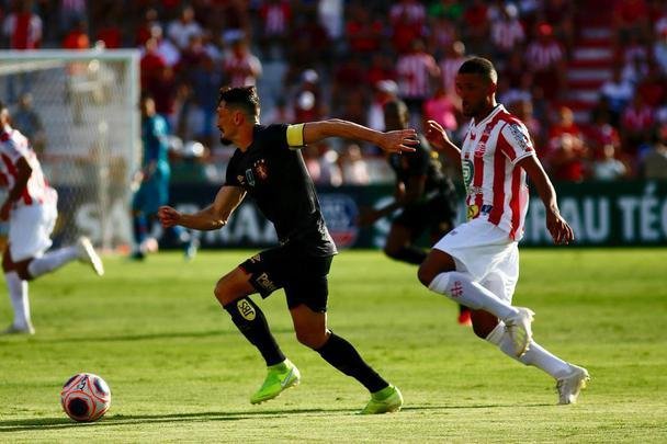 Nutico e Sport se enfrentaram nos Aflitos para o primeiro clssico do ano de 2020 no futebol brasileiro