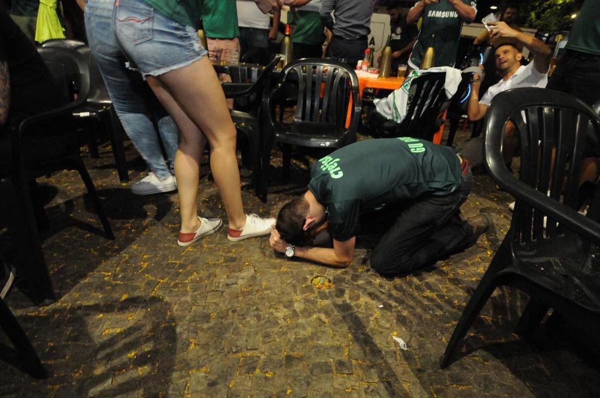 Torcedores do Palmeiras vibraram com a classificao  final da Libertadores aps empate com Atltico no Mineiro