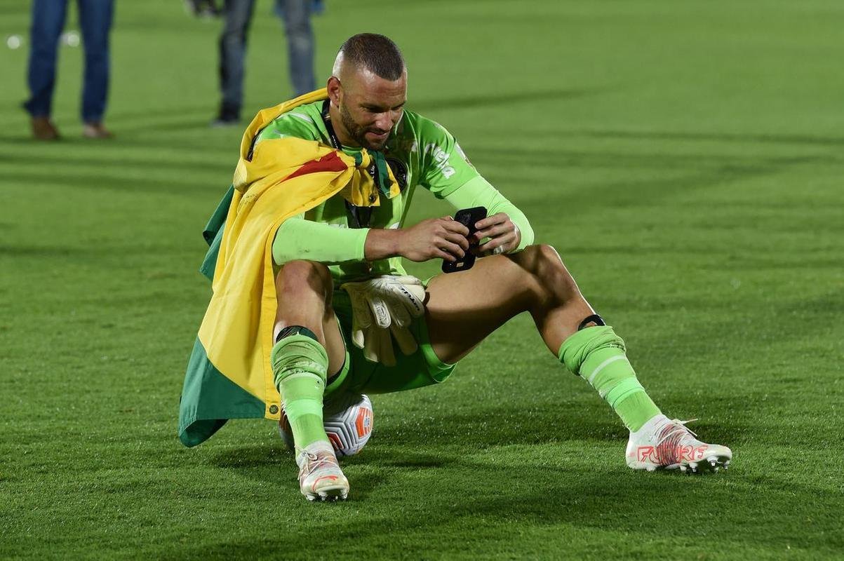 Fotos: festa dos jogadores do Palmeiras com a taa da Libertadores
