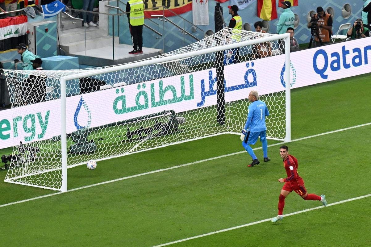 Fotos do jogo entre Espanha e Costa Rica pelo Grupo E da Copa do Mundo.