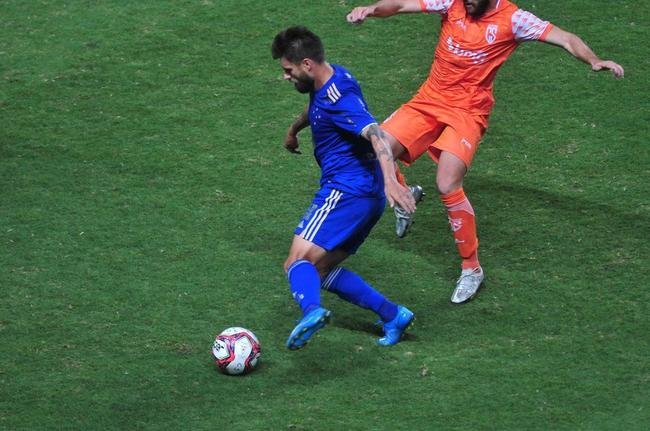 Fotos de Coimbra x Cruzeiro, no Independncia, pela 8 rodada do Mineiro. William Pottker e Felipe Augusto fizeram os gols da vitria celeste por 2 a 0.